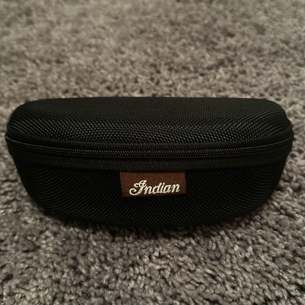 Sunglasses case black comes with cloth